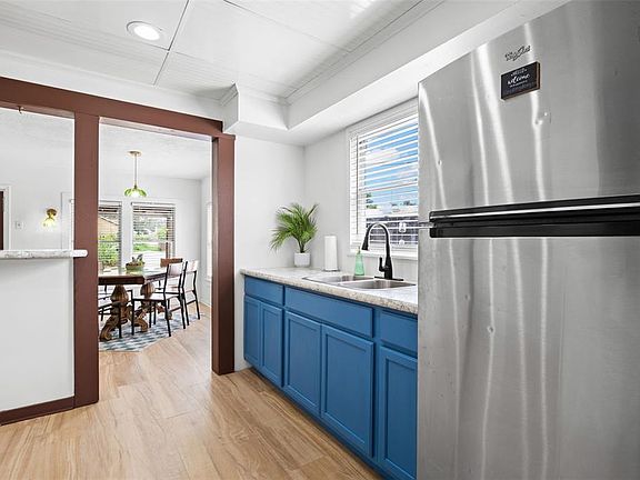 5th image of 605 3RD AVENUE SW