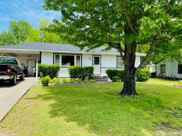 709 Sampson Ave, Mena, AR 71953