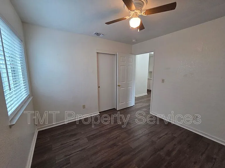2234 Wall St — Photo 24