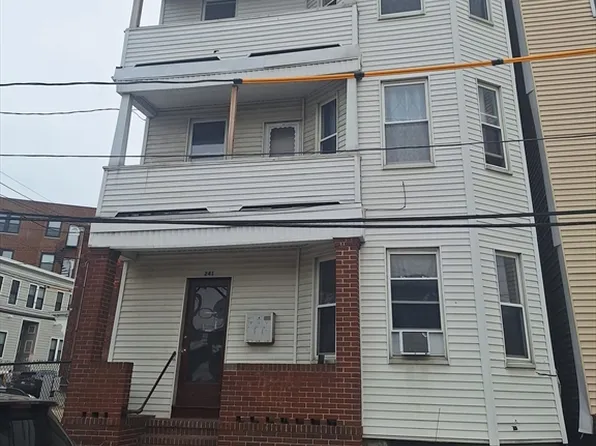 241 Walnut St #3, Chelsea, MA 02150