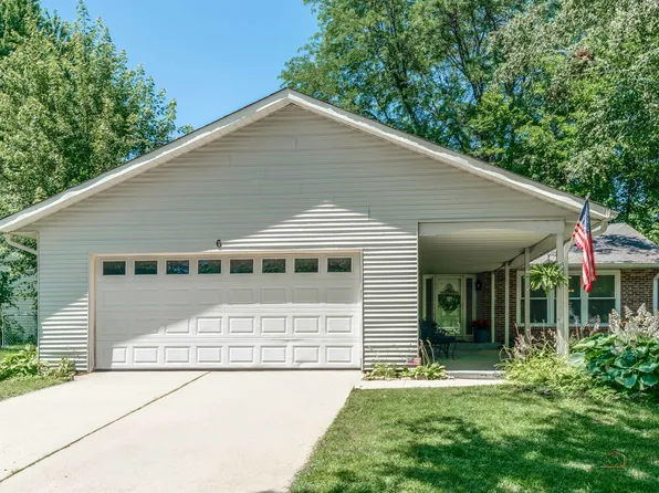 6 S Deerpath Dr, Vernon Hills, IL 60061