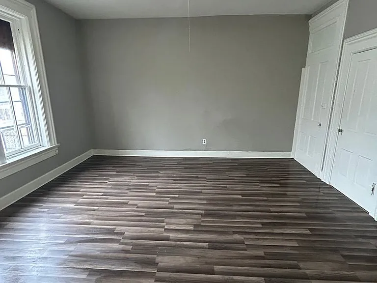 328 W Dewald St — Photo 2