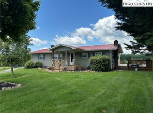 4611 Summit Rd, Purlear, NC 28665