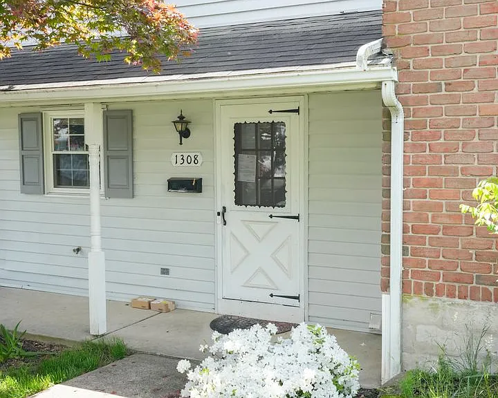 1308 S Mount Joy St — Photo 1