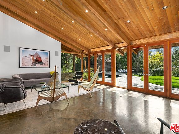 3rd image of 1238 Benedict Canyon Dr