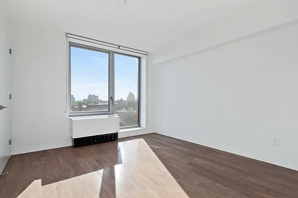 Rented by Greystar | media 6