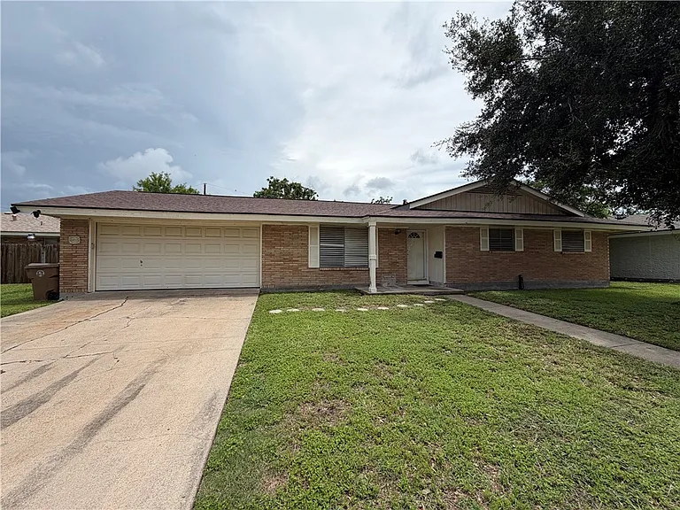 4406 Donegal Dr — Photo 2