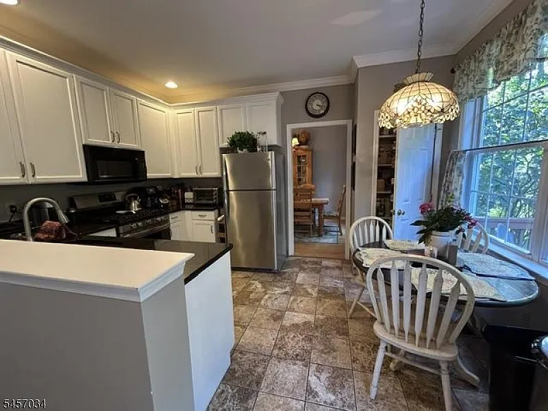 3 bed, 3.5 bath, $3,600 — Photo 3