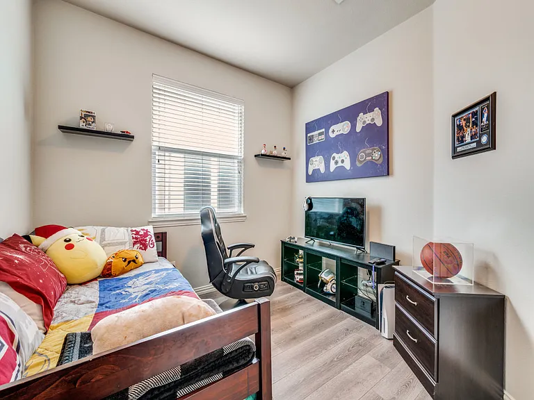16312 Dry Creek Blvd — Photo 17