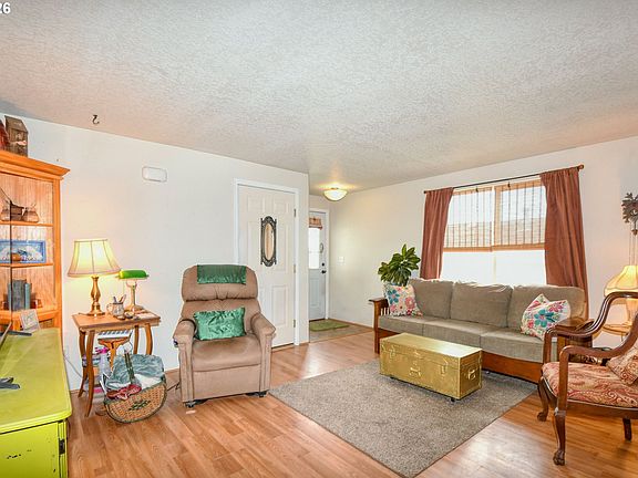 5th image of 921 SW Nye Ave