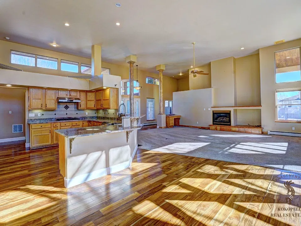 2027 Charis Ct