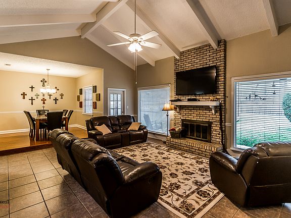 4th image of 2061 S Kirkwood Dr