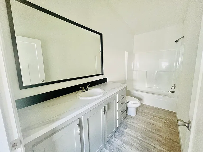 739 Chalet Ave — Photo 6