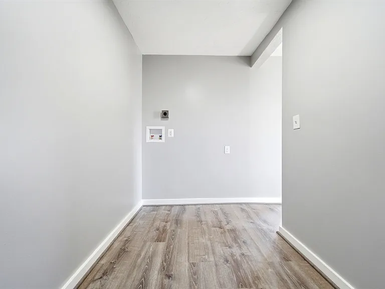 29-31 Auburn St #1R — Photo 11