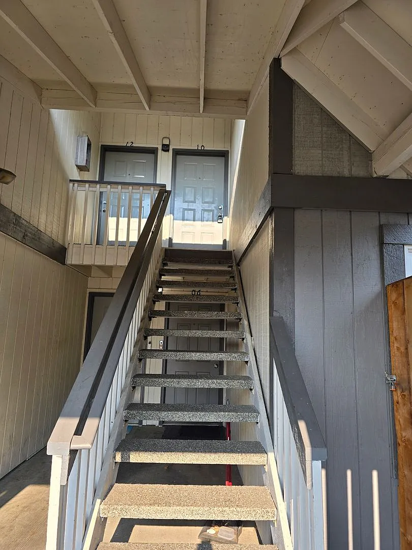 Upper Floor 2 Bedroom with Carport — Photo 1