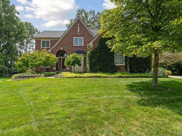 16983 Abby Cir, Northville, MI 48168