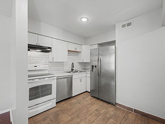 3rd image of 320 Welch Rd APT G5