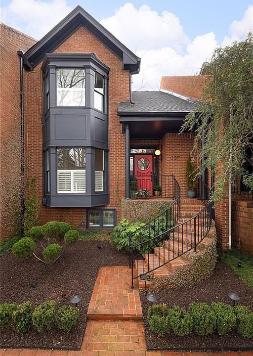 1st image of 237 Sycamore Pl