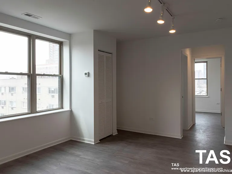 940 W Winona St #605 — Photo 5