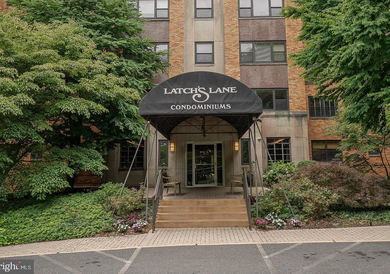 Latches Lane Condo — Photo 1