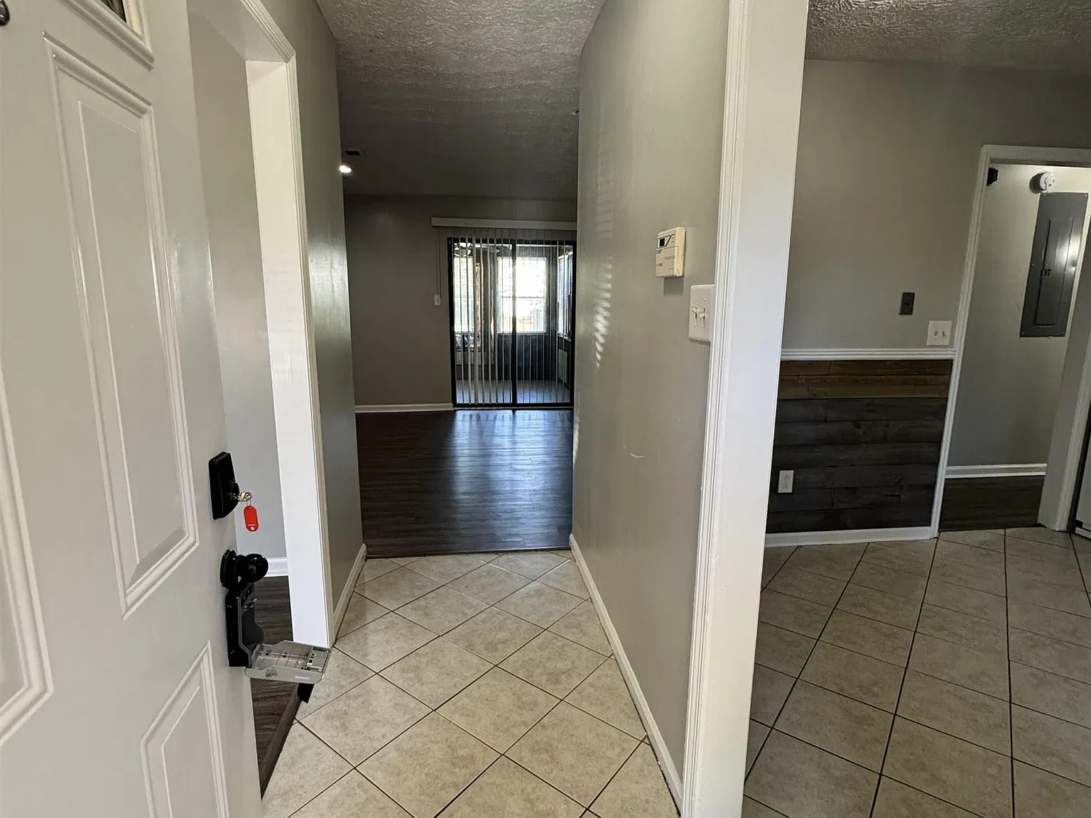 3 bed, 2.0 bath, 2038 sqft, $1,900 — Photo 2
