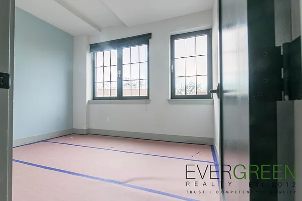 Rented by Evergreen Apartments BK | media 35