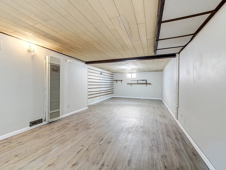 8435 Bridle Spur Dr — Photo 33