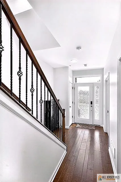 4 bed, 3.5 bath, 2240 sqft, $3,900 — Photo 2