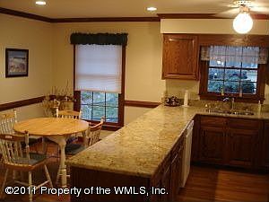 5th image of 3336 New Castle Dr