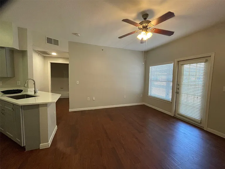2320 Gracy Farms Ln #916 — Photo 2