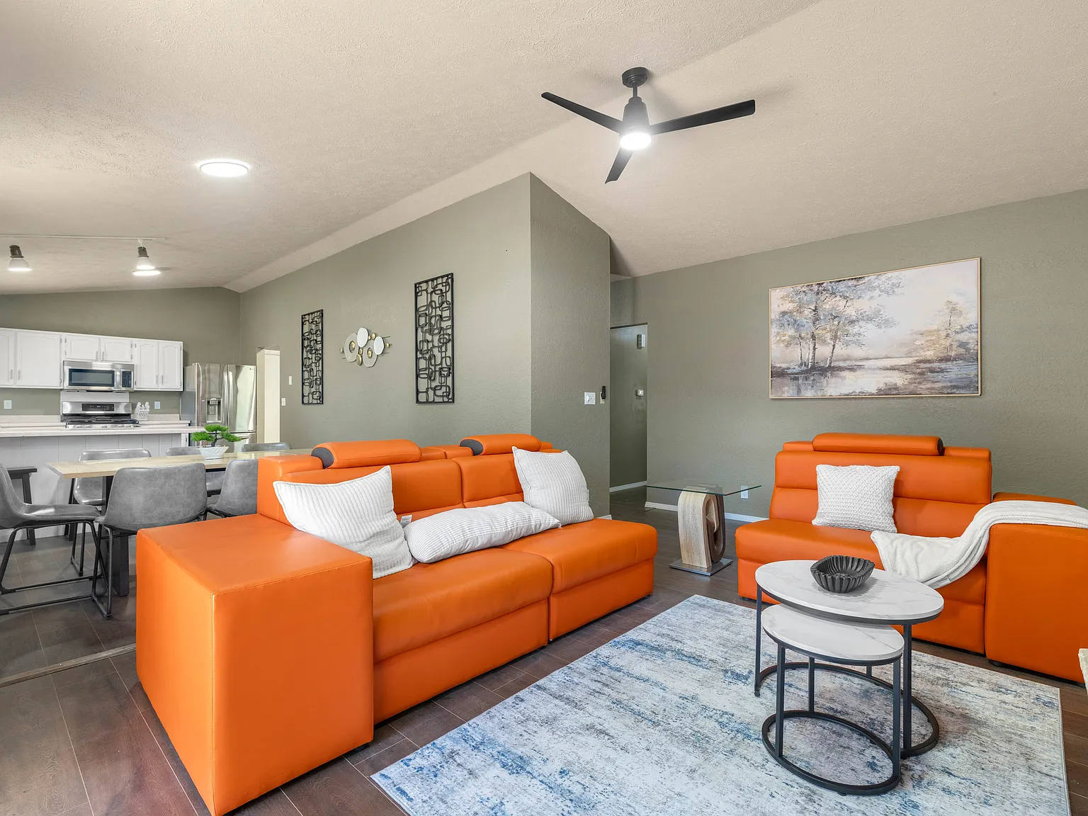 5 bed, 1811 sqft, $8,400 — Photo 3