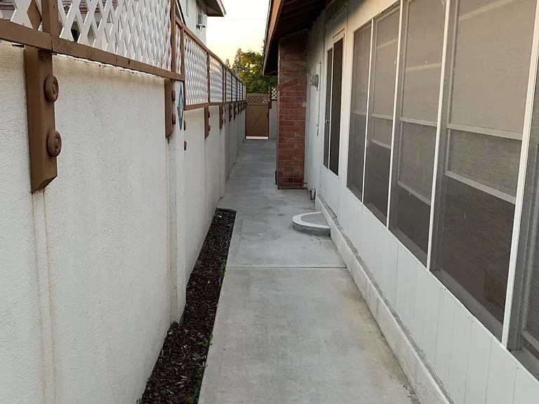 7652 Nancy Dr — Photo 20