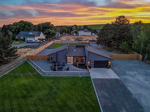 3rd image of 99502 N Lenore Ln