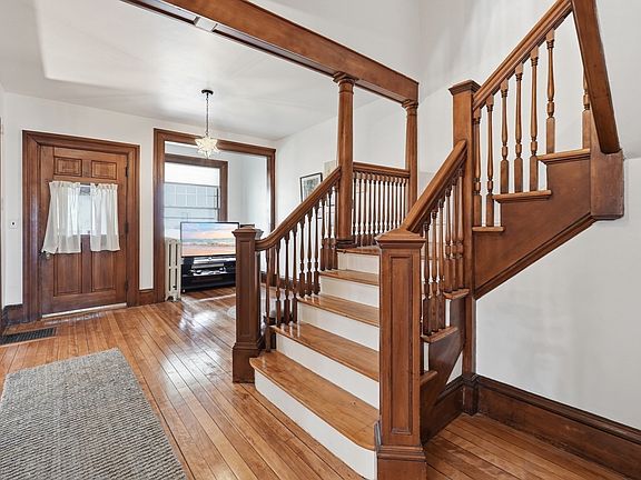 4th image of 8 Westland St