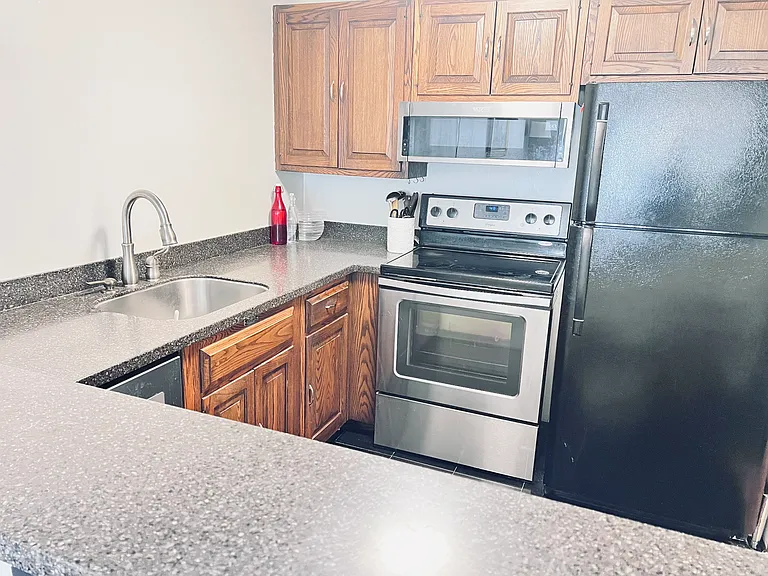 35 Berlin St #11 — Photo 2