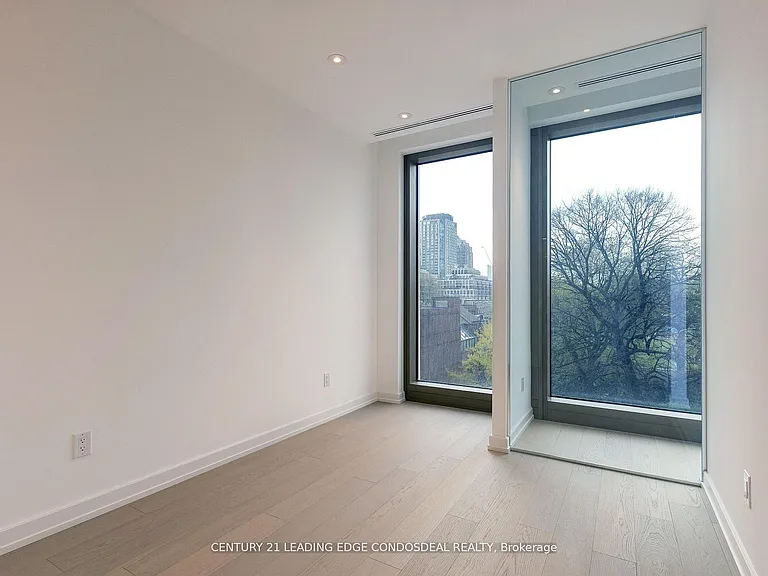 1315 Bay St #502 — Photo 10