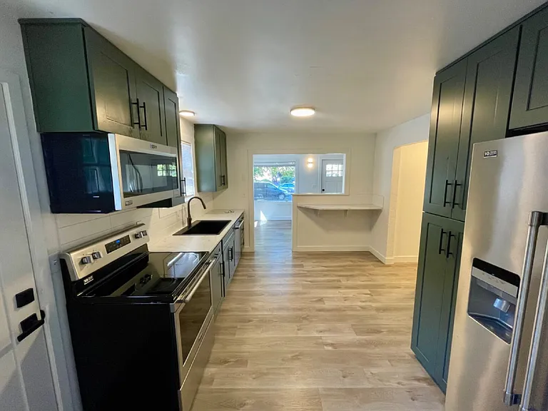 458 W 13th Ave #B — Photo 14