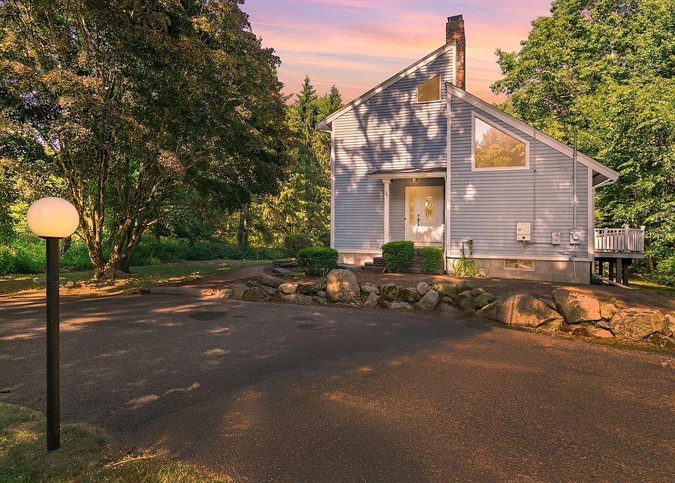 1st image of 89 Poquanticut Ave