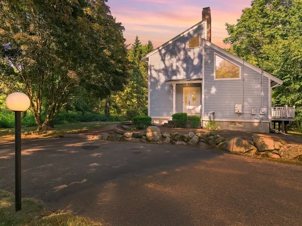 89 Poquanticut Ave, North Easton, MA 02356