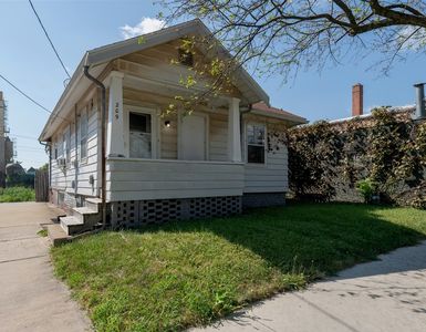 209 S McClun St, Bloomington, IL, 61701