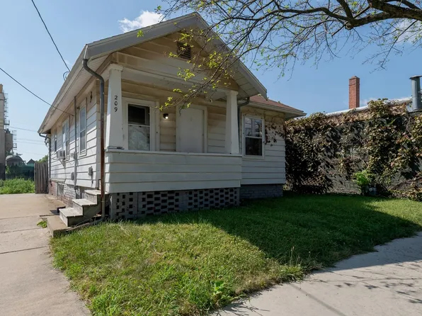 209 S McClun St, Bloomington, IL 61701