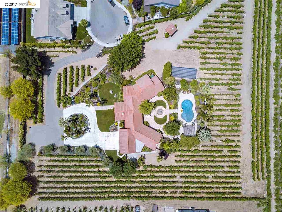 1st image of 76 Bottlebrush Ct