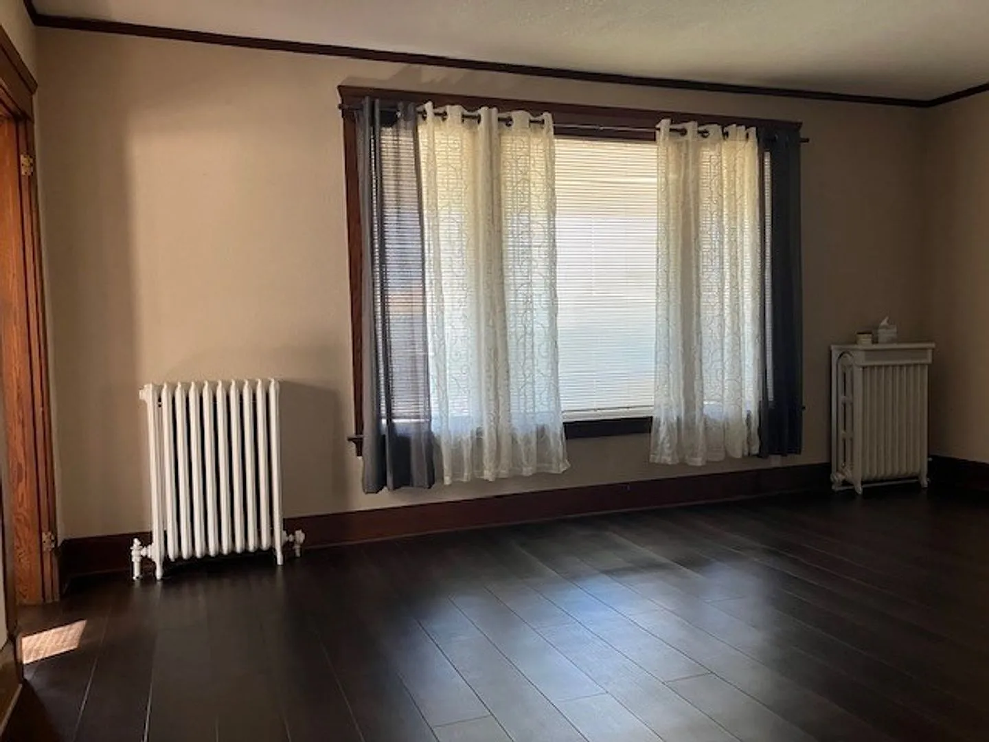 117 E Washington, Lower — Photo 3