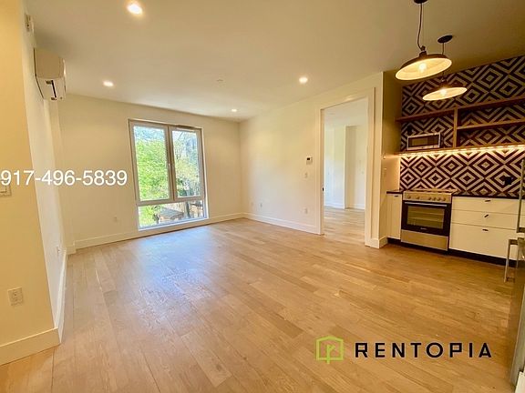 5th image of 961 Willoughby Ave #312