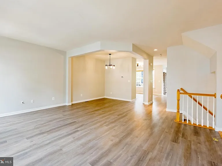 3385 Beechcliff Dr — Photo 7