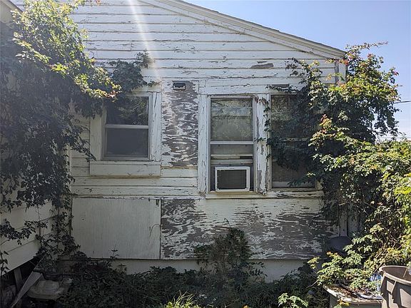 3rd image of 1815 NE 25th St