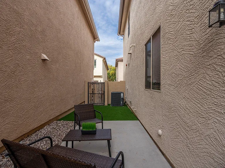 9122 W Coolbrook Ave — Photo 36