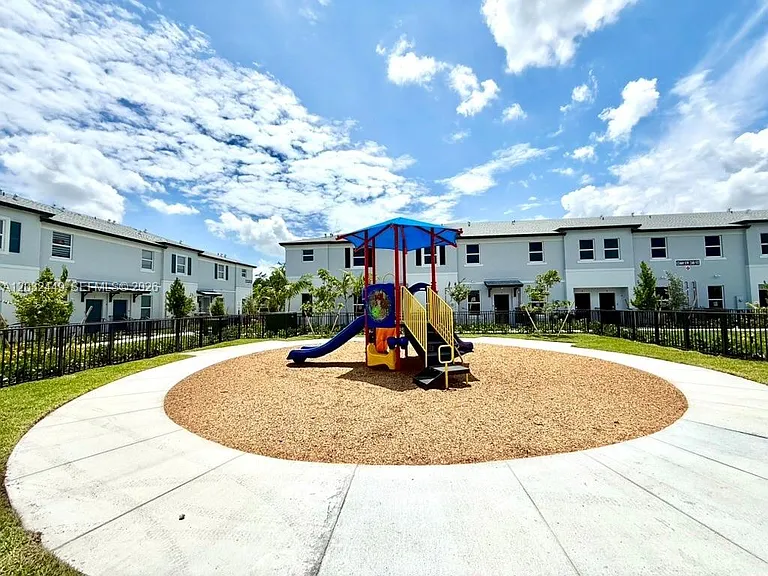 12460 SW 248th St #8 — Photo 31