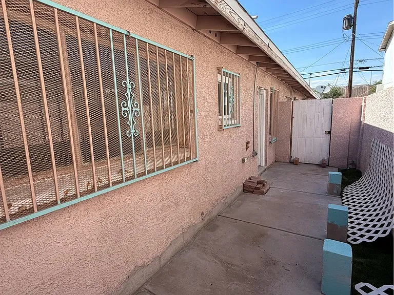 2111 Stewart Ave #B — Photo 17