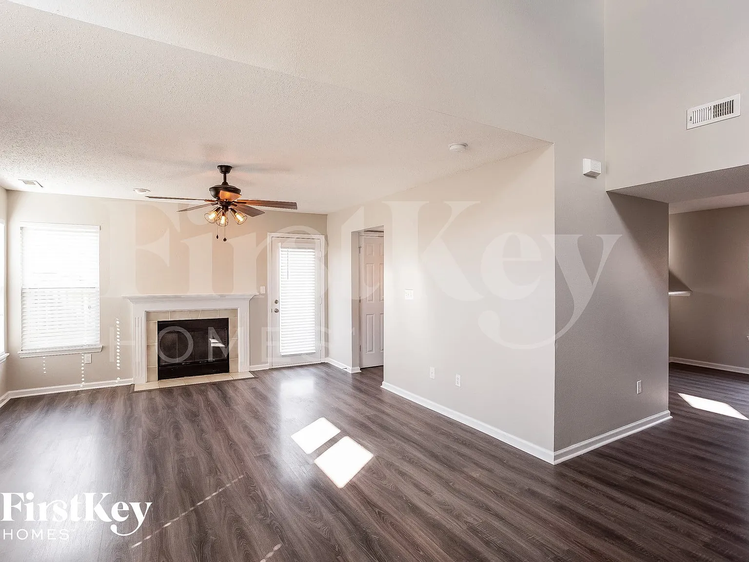 3 bed, 2.5 bath, 1824 sqft, $2,335 — Photo 3